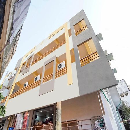 Oyo 84039 Tirumala Grand Rajahmundry Ngoại thất bức ảnh
