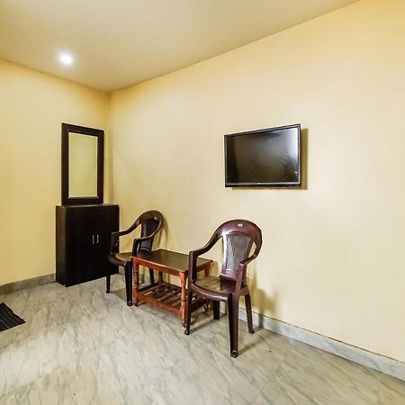 Oyo 84039 Tirumala Grand Rajahmundry Ngoại thất bức ảnh