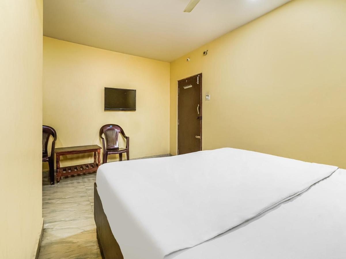 Oyo 84039 Tirumala Grand Rajahmundry Ngoại thất bức ảnh