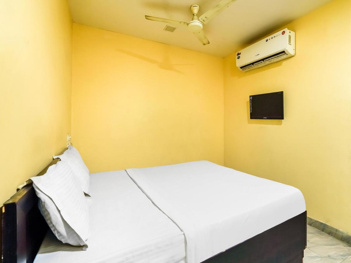 Oyo 84039 Tirumala Grand Rajahmundry Ngoại thất bức ảnh