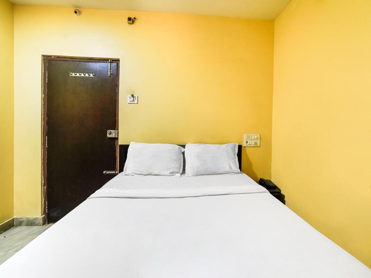 Oyo 84039 Tirumala Grand Rajahmundry Ngoại thất bức ảnh