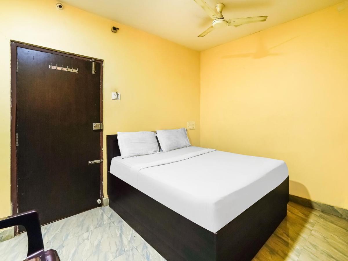 Oyo 84039 Tirumala Grand Rajahmundry Ngoại thất bức ảnh