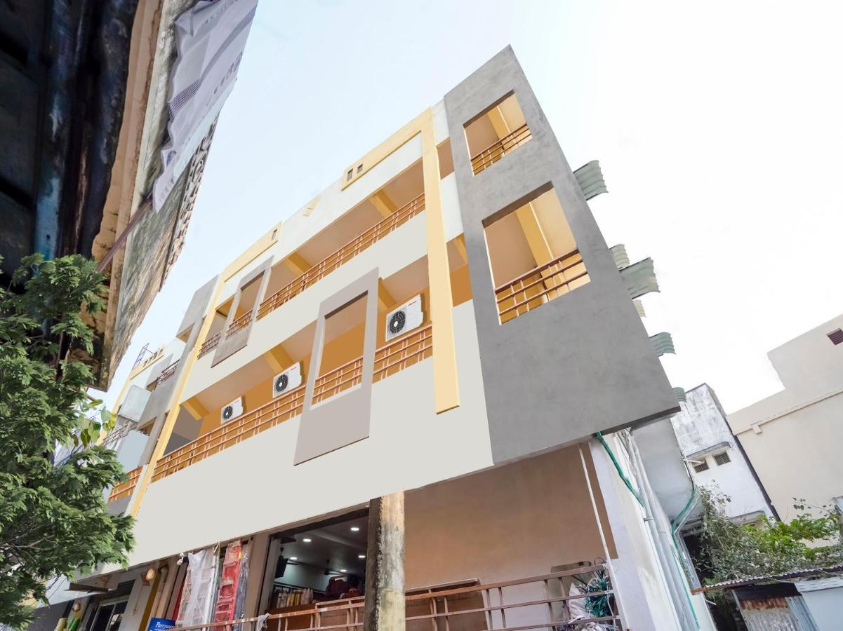 Oyo 84039 Tirumala Grand Rajahmundry Ngoại thất bức ảnh