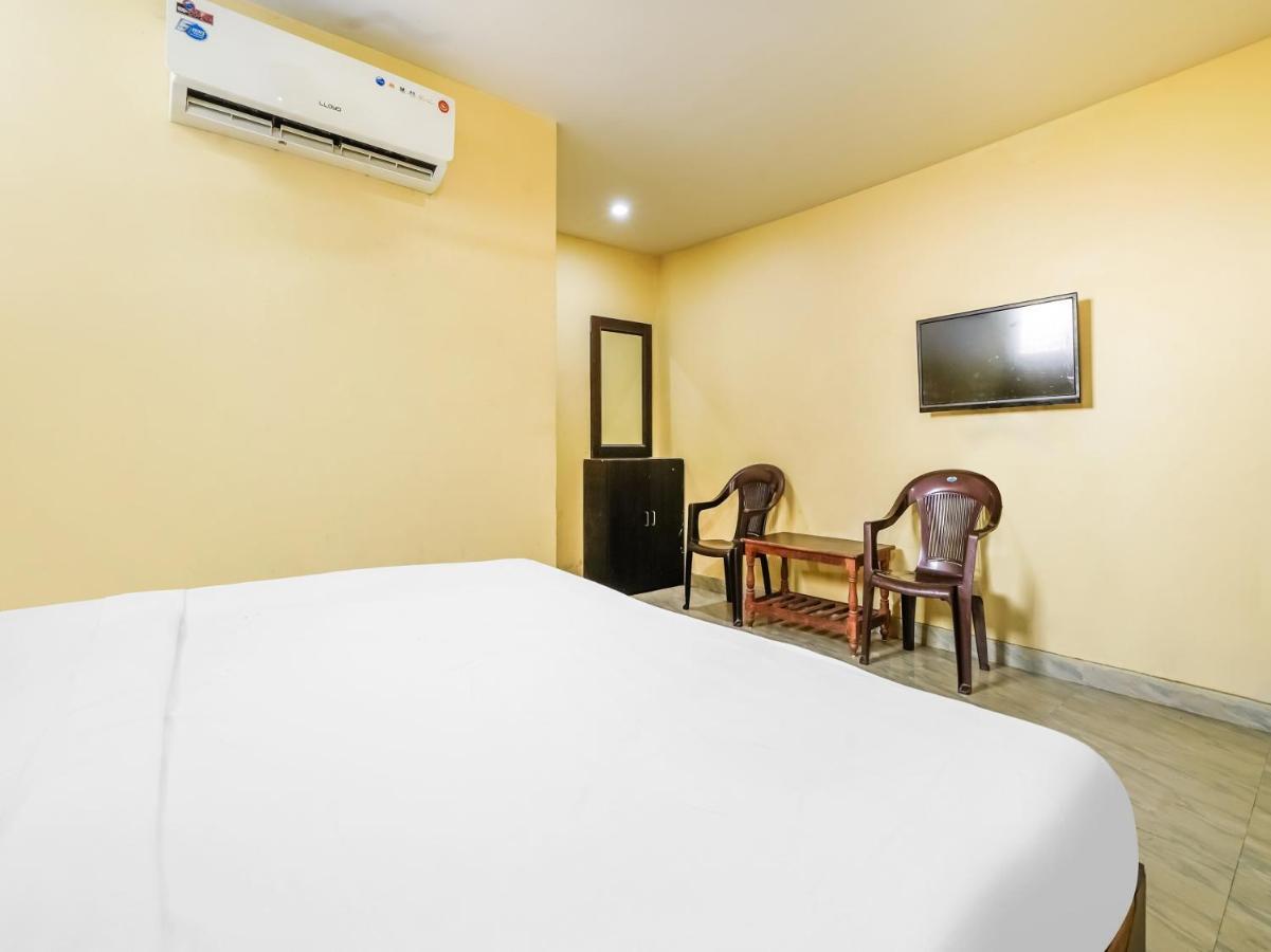 Oyo 84039 Tirumala Grand Rajahmundry Ngoại thất bức ảnh