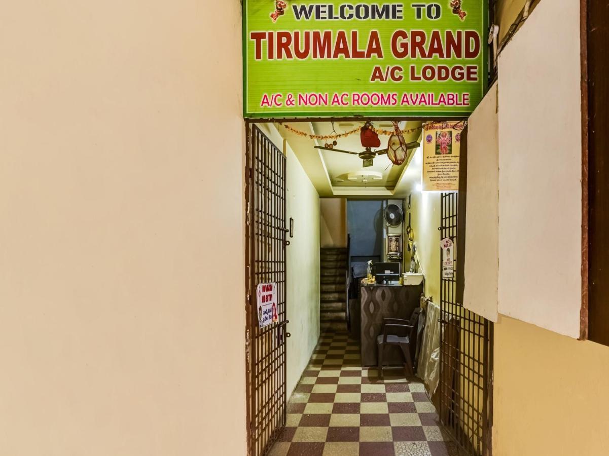 Oyo 84039 Tirumala Grand Rajahmundry Ngoại thất bức ảnh