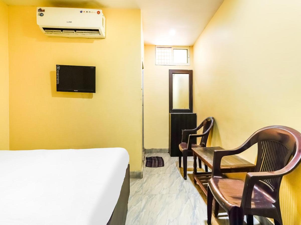 Oyo 84039 Tirumala Grand Rajahmundry Ngoại thất bức ảnh