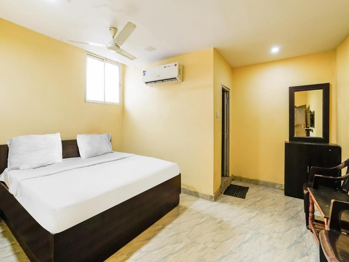 Oyo 84039 Tirumala Grand Rajahmundry Ngoại thất bức ảnh