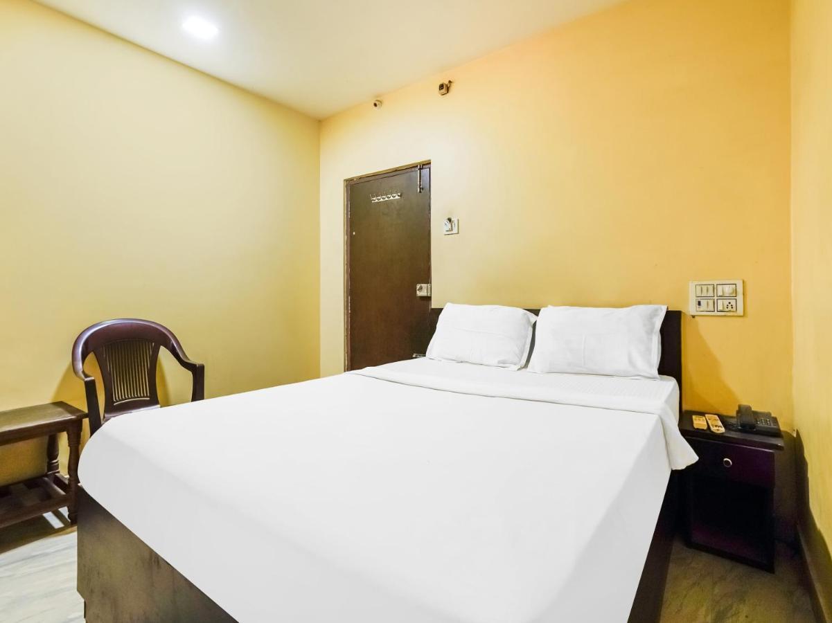 Oyo 84039 Tirumala Grand Rajahmundry Ngoại thất bức ảnh