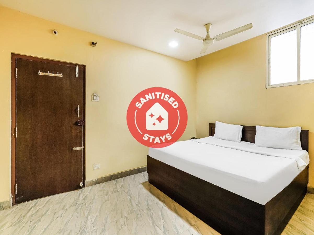 Oyo 84039 Tirumala Grand Rajahmundry Ngoại thất bức ảnh