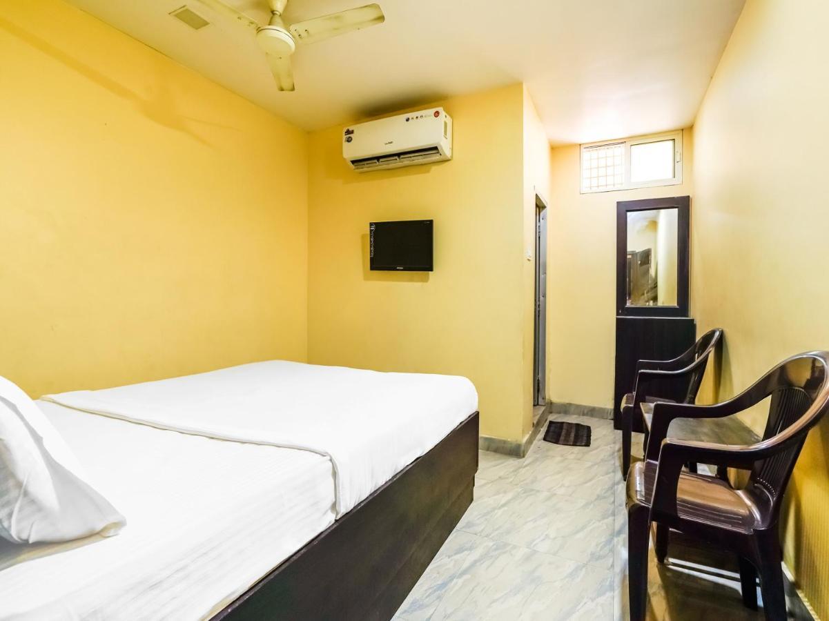 Oyo 84039 Tirumala Grand Rajahmundry Ngoại thất bức ảnh