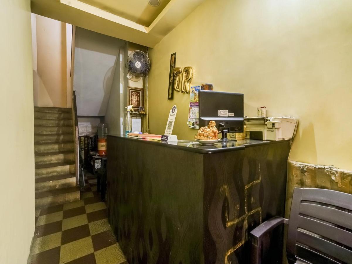 Oyo 84039 Tirumala Grand Rajahmundry Ngoại thất bức ảnh